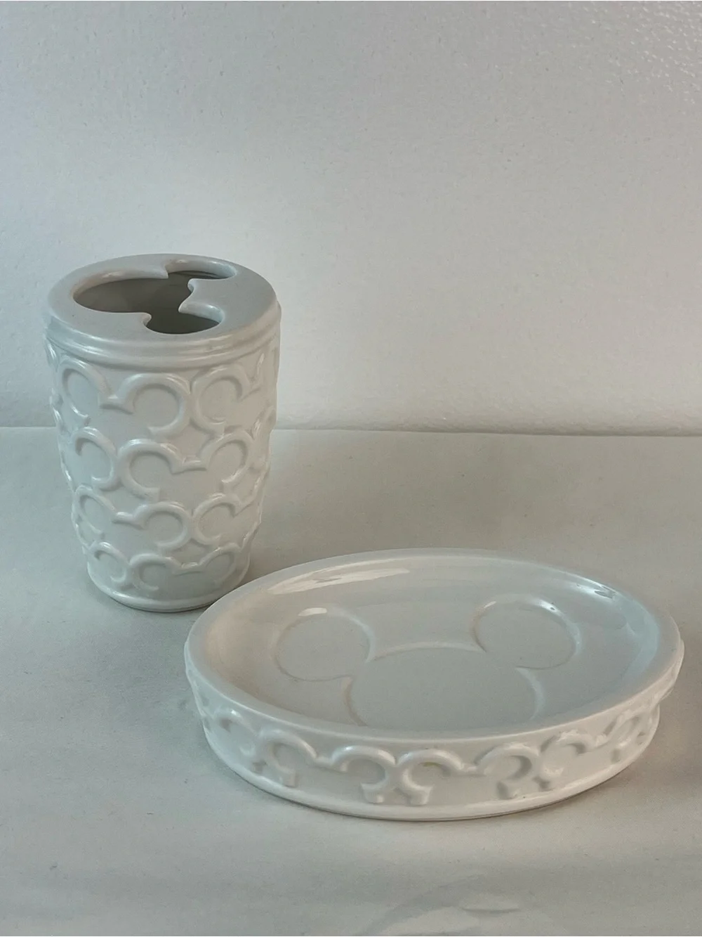 Mickey Mouse White Ceramic Soap Dish and Toothbrush Holder Brand New Disney 2pc